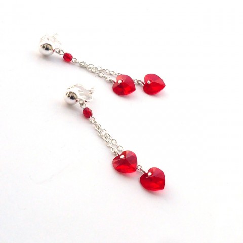 Červená Swarovski srdce-řetí klipsy červená princezna srdce dárek červené srdíčko jednoduché elegantní láska srdíčka pohádka svatba visací řetízek touha červený swarovski třpyt valentýn vášeň dlouhé svatební společenské rudá ples plesové něha slavnostní řetízky delší lesklé zářivé drobné rudé třpytivé červánky rudý nevěsta řetízkové karkulka flamenco družička maminka blýskavé bál carmen bimbací blyštivé cit srdíčkové karmen červánkové 