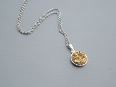 Ve fialové krajce - náhrdelník