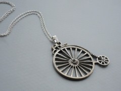 Ve fialové krajce - náhrdelník