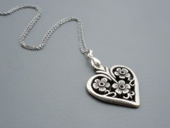 Ve fialové krajce - náhrdelník