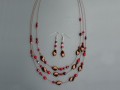 Červenohnědý náhrdelník snáušnicemi