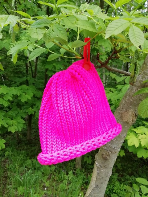 Pletená čepice - neonově růžová čepička 
