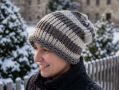 Měkká pletená deka puffy tm. šedá
