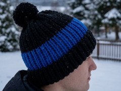 Měkká pletená deka puffy tm. šedá