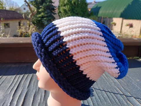 Pletená spadlá čepice modrá a bílá dárek zima žena zimní teplá muž 