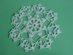 Háčkovaná velká šiška s kraječkou