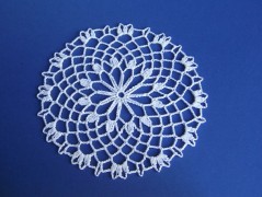 Háčkovaná velká šiška s kraječkou