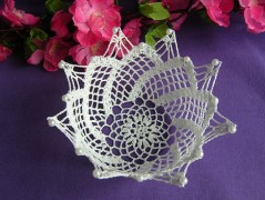 Háčkovaná velká šiška s kraječkou