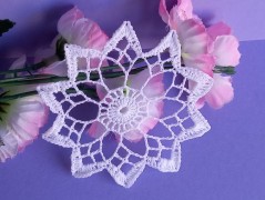 Háčkovaná velká šiška s kraječkou