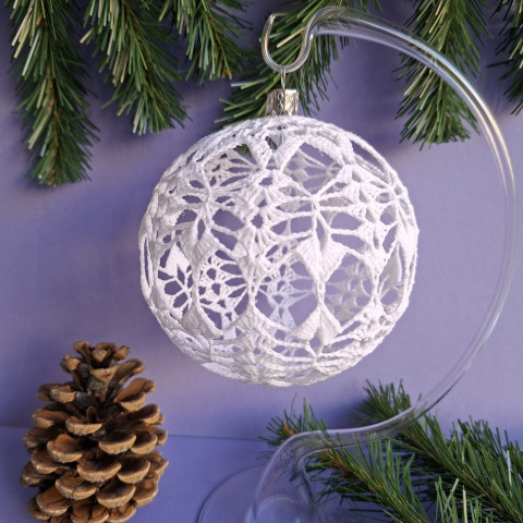 Háčkovaná koulička bílá velká č. 16 váza dekorace originální dárek vánoce háčkovaná háčkovaný háčkování háčkované luxusní bílý stromeček vánoční dekorace k zavěšení chvojí vanoční záclonu dveřeře. koule 