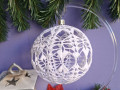 Háčkovaná koulička bílá velká č. 16