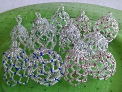 vajičko - závěs z korálků