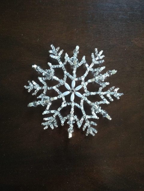 vločka z korálků větší vánoce vánoční hvězda ozdoba výzdoba stromek stromeček hvězdička advent vločka ruční práce svátky 