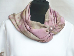 Hedvábný šátek Violet.