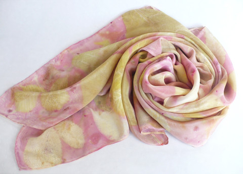 Krepdešínový šátek Ekoprint 63. šátek hedvábný šátek dárek pro ženu botanický tisk eco-print 