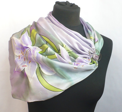 Luxusní šála se sponou Lilly. spona šála souprava lilie hedvábná šála dárek pro ženu šála se sponou 