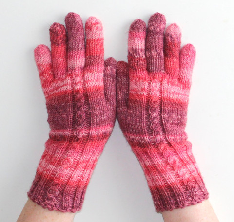 Rukavice pletené ručně Jahůdky červená barevné růžová bílá pletené jemné pink vlna vínová rukavice prstové ivka polyamid 