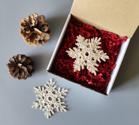 Dárková sada vánočních ozdob - 5 ks dárek ozdoby vánoce krabička krabice vánoční ozdoba háčkované výzdoba vločky sněhové balení na stromeček dárkové na stromek do oken zabalené 