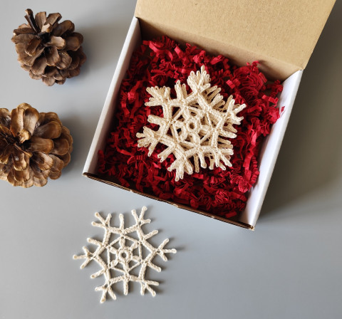 Dárková sada vánočních ozdob - 5 ks dárek ozdoby vánoce krabička krabice vánoční ozdoba háčkované výzdoba vločky sněhové balení na stromeček dárkové na stromek do oken zabalené 