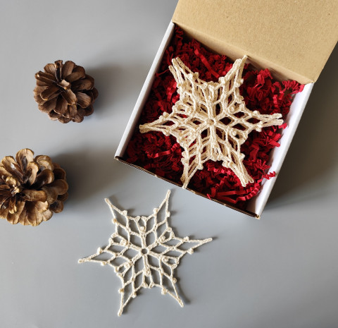 Dárková sada vánočních ozdob - 5 ks dárek ozdoby vánoce krabička krabice vánoční ozdoba háčkované výzdoba vločky sněhové balení na stromeček dárkové na stromek do oken zabalené 