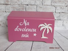 Dřevěná pokladnička se jménem