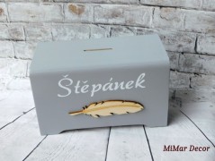 Dřevěná pokladnička se jménem