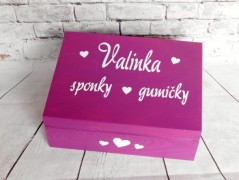 Dřevěná pokladnička se jménem