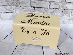 Dřevěná pokladnička se jménem