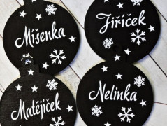 Dřevěná pokladnička se jménem