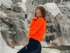 Tyrkysový dětský kabátek s kapucí