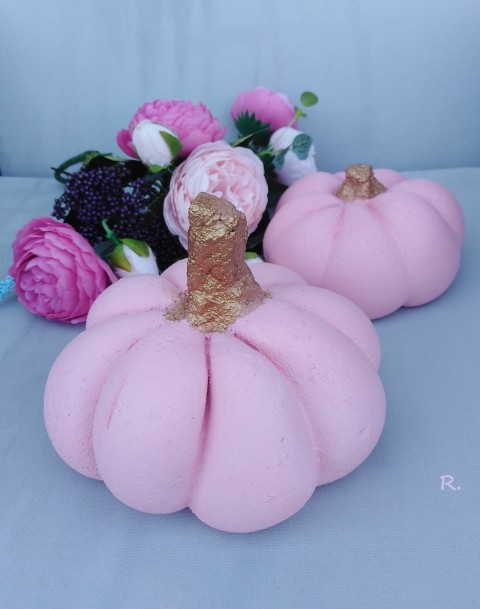 Sada dvou růžových dýní z betonu dekorace podzim dýně růžová měděná výzdoba beton 