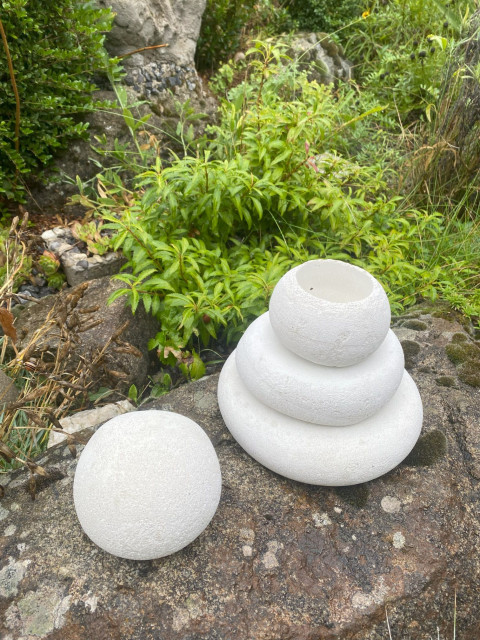 Kameny na zenovou zahrádku kámen květiny meditace valoun odpočinek sukulenty uklidnění květináček zenová zahrada imitace kamene 