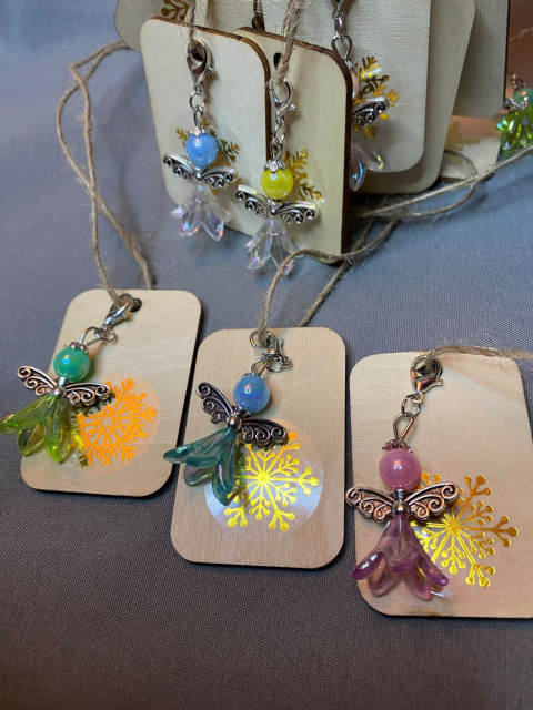 Visačky, jmenovky s andělem dřevěné vánoce anděl andílek visačky jmenovky cedulky výřez na dárky s provázkem 