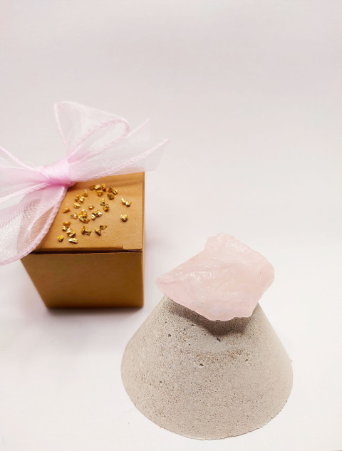 Růženín, kámen lásky kámen talisman esoterika láska minerál růžový růženín organzový neopracovaný dárkový pytlíček 