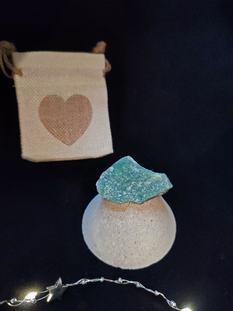 Avanturín, minerál štěstí dárek zelený minerál surový štěstí avanturin juta klid rovnováha hojnost dárkový pytlík 