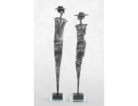 Elegán Dívka s kloboukem sochy kov dekorace kov originální dárek doplněk cín plastika socha kovová žena soška svatba sochy figura dívka svatební chlapec malá muž umění postava nevěsta ženich dar barbora fausová svatební dar do interiéru figurální moderní umění cínová svatba 