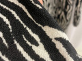 Dámské svetrové šaty zebra