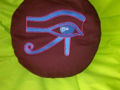 Meditační polštář s výšivkou