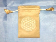 Meditační polštář s výšivkou