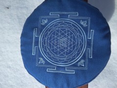 Meditační polštář s výšivkou