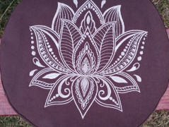 Meditační polštář s výšivkou