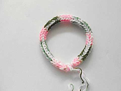 Pletený náramek náramek zelená růžová pletený bílá akryl upcyklace 
