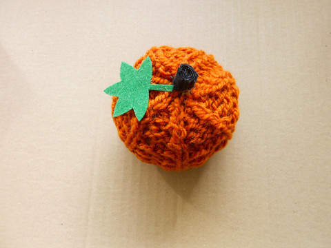 Pletená dýně menší zelená oranžová podzim dýně rezavá halloween 