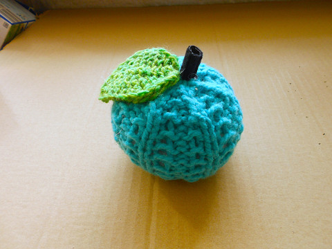 Pletená dýně menší zelená oranžová podzim dýně hrášková halloween 