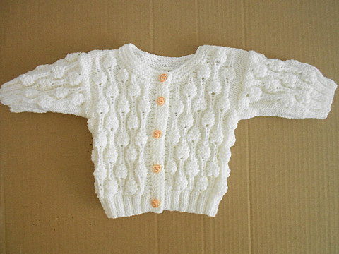 Ručně pletený svetřík vel. 50-56 bílá svetr akryl kojenec atest 