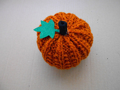 Pletená dýně velká oranžová podzim dýně rezavá halloween 