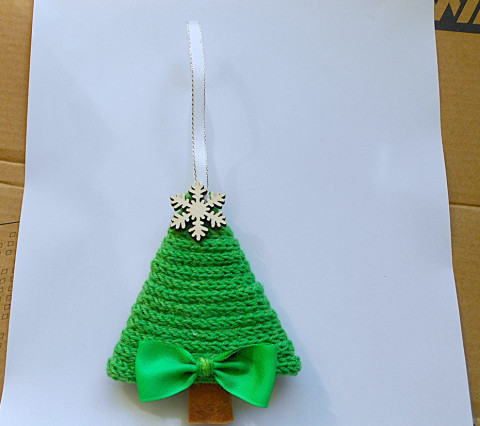Vánoční stromek pletený zelená vánoce béžová stromek 