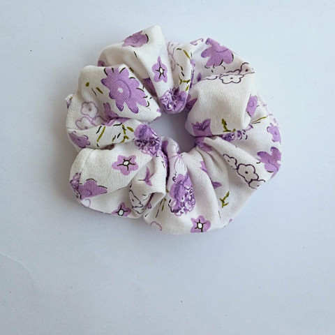 Gumička scrunchie do vlasů menší růžová proužky ozdoba gumička scrunchie 