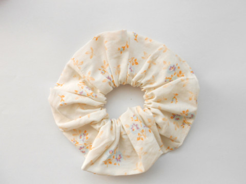 Gumička scrunchie do vlasů ozdoba gumička scrunchie 