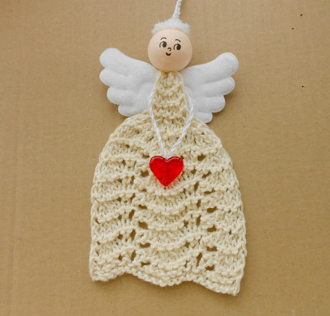 Pletený andělíček k zavěšení červená vánoce bavlna bílá béžová akryl anděl andělka 